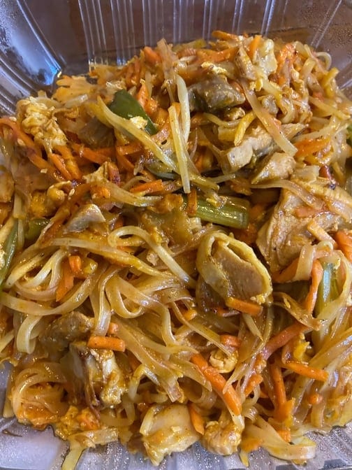M15. Chicken Pad Thai.