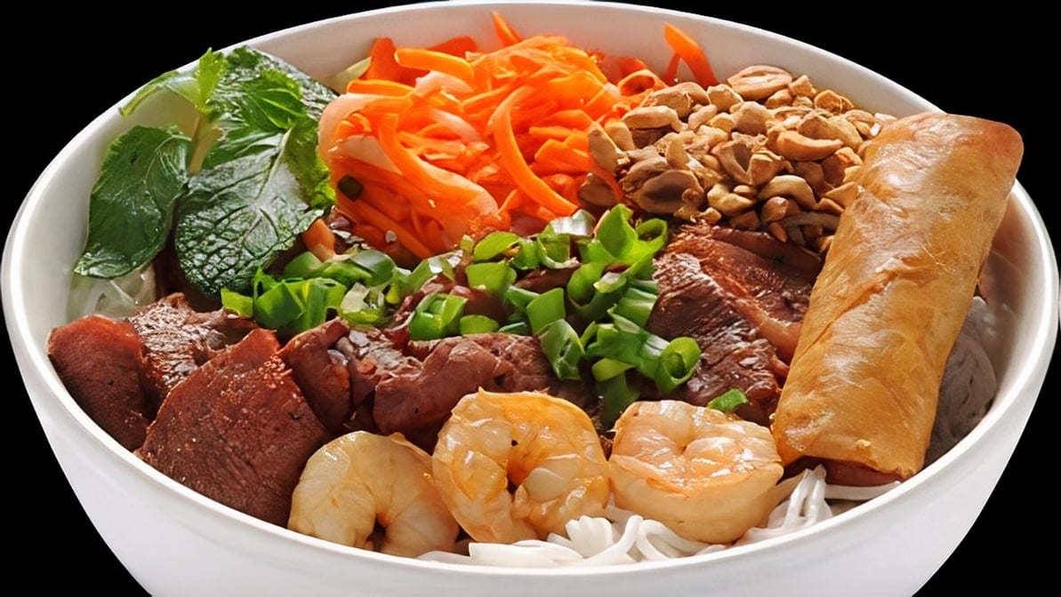 7. Shrimp, BBQ Pork, and Egg Roll with Vermicelli.
