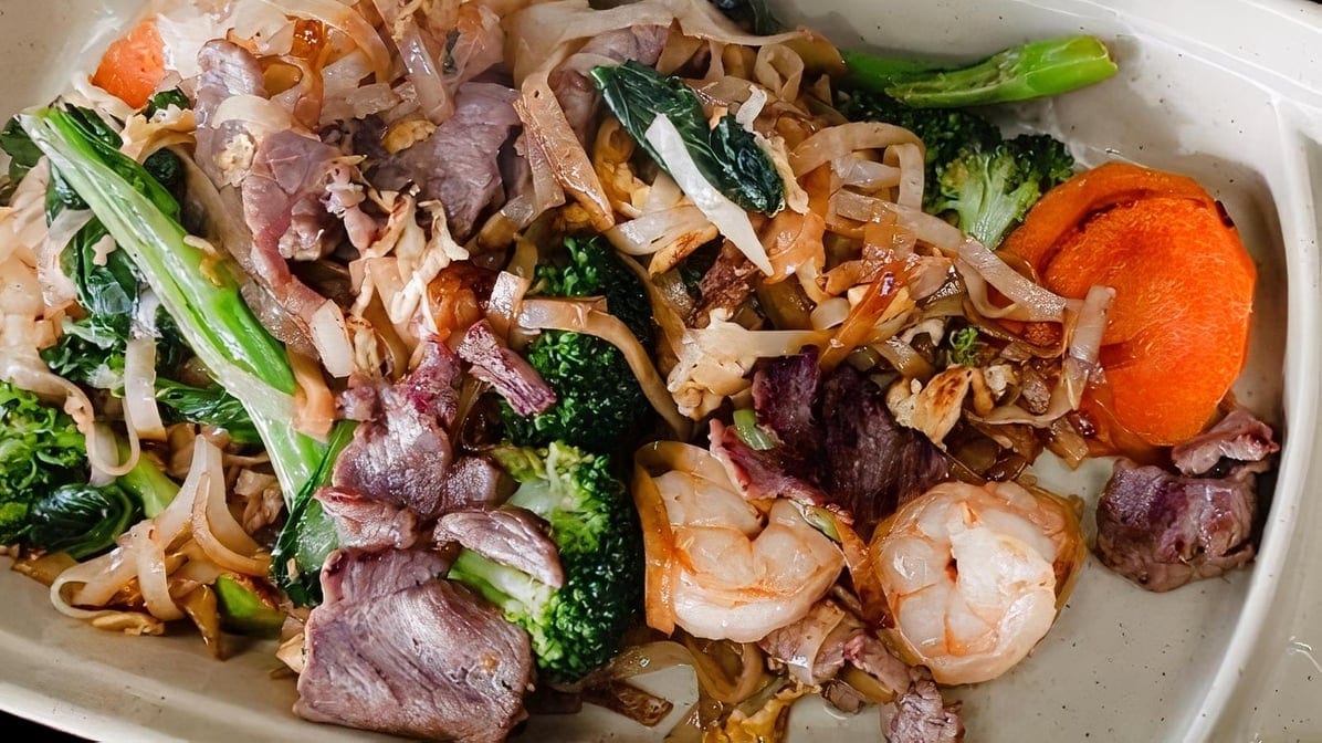 M16. Beef Fried Noodle.