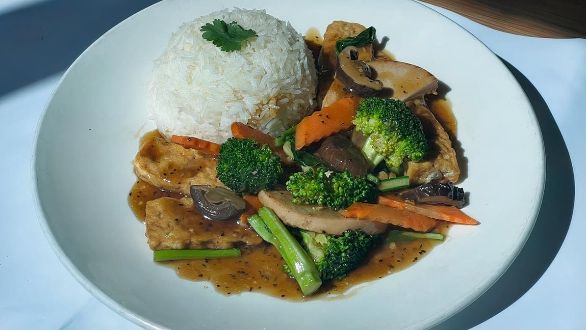 M26. Stir Fried Vegetable with Rice.
