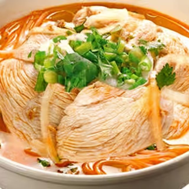 M26 Chicken Tom Yum Noodle Soup.